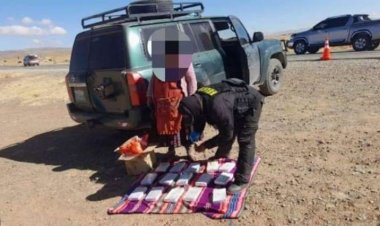Mujer es aprehendida cuando trasladaba 15 paquetes con cocaína en su aguayo