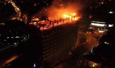 Incendio de magnitud afecta a un edificio del nudo Vita y causa alarma en La Paz