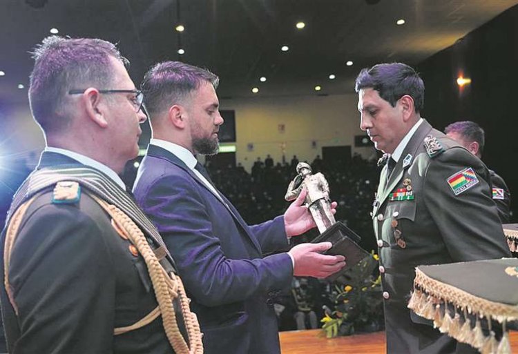 La Policía suspende al uniformado que fue premiado por ‘capturar’ a Nallar