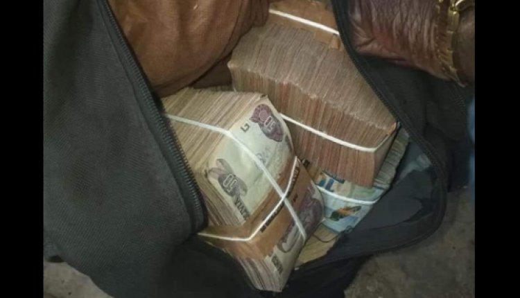 Policía encuentra más de un millón de bolivianos en el asiento trasero de un auto en La Paz