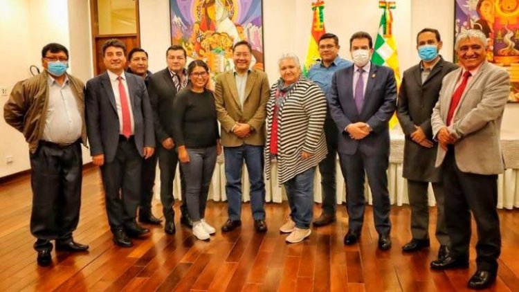 Arce y alcaldes crean comisión que abre una puerta para cambiar fecha del censo