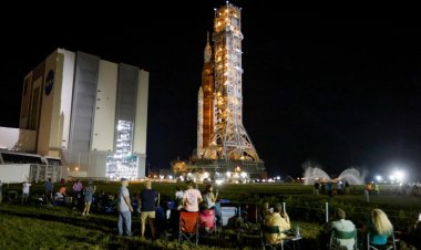 La NASA suspendió el despegue de su cohete gigante a la Luna debido a un problema de motor