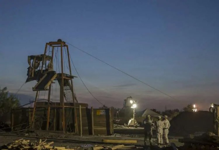 10 mineros llevan más de 33 horas atrapados tras el colapso de un yacimiento de carbón en México