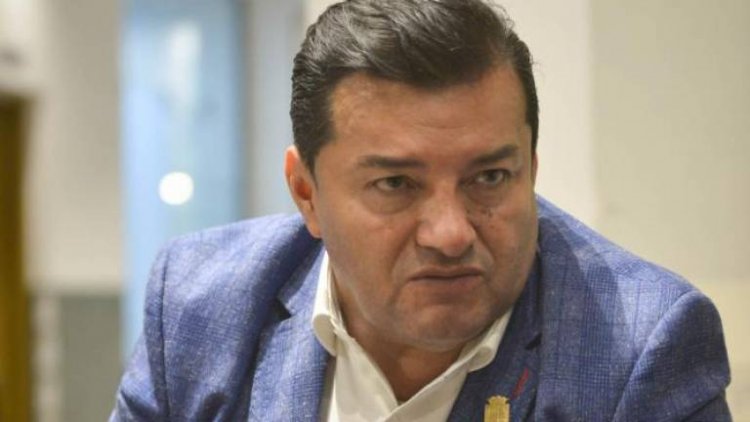Jhonny Fernández, contra la pared después del supuesto autoatentado