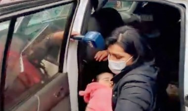 Con su hija en brazos, Soledad Chapetón es aprehendida por la Policía