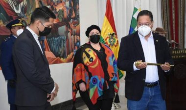 “Dejamos el país en tus manos”: Arce transfiere el mando del país a Andrónico