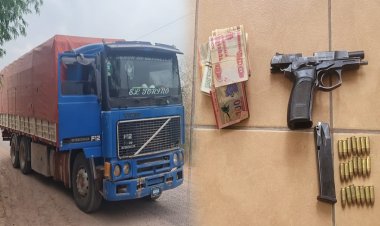 Interceptan camiones cargados de contrabando y custodiados por personas armadas.