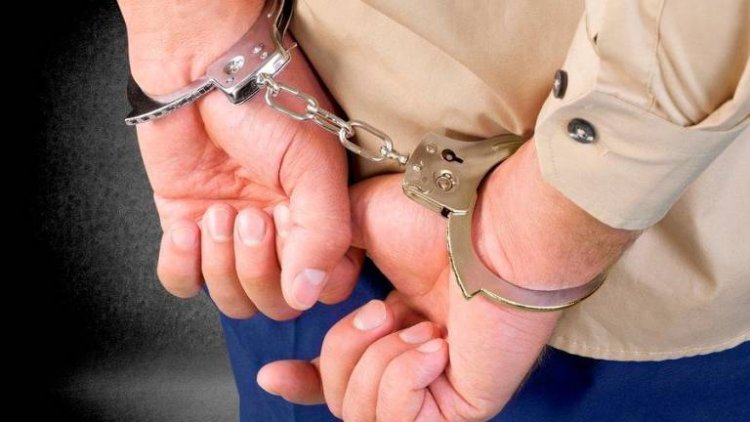 Detienen a un fiscal por pedir $us 20 mil a cambio de favorecer a una implicada en asesinato