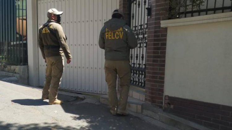 Aprehenden a hombre que fue grabado mientras acosaba sexualmente a dos mujeres