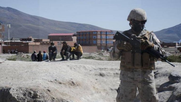 Hospitalizan a migrante venezolano que cayó en la zanja que divide a Bolivia y Chile