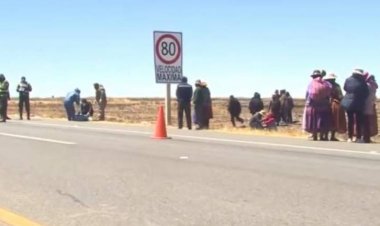 Antisociales atracan a una pareja en la carretera a Copacabana y matan a la esposa