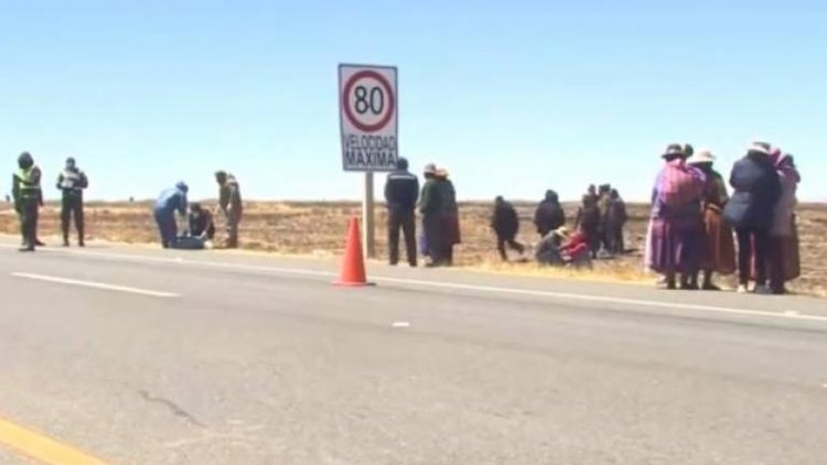 Antisociales atracan a una pareja en la carretera a Copacabana y matan a la esposa