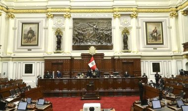 Congreso peruano destituye a Pedro Castillo y tomará juramento a Dina Boluarte
