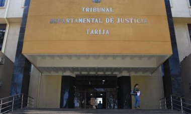 Juez otorga detención domiciliaria sin derecho al trabajo y fianza de 100 mil bolivianos para el médico Carlos Mazuelos.