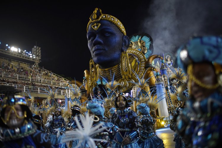 El Carnaval de Rio recupera el sabor de la libertad