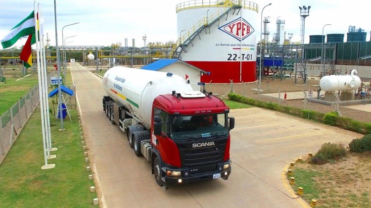 Gobierno proyecta reducir en $us 1.000 millones los costos de importación de combustibles