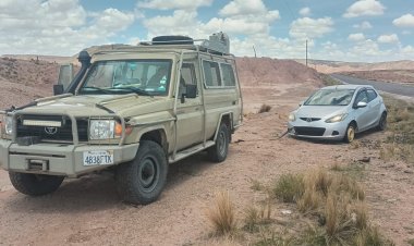 Efectivos Militares incineran camión con mercancía de contrabando y comisan vehículo indocumentado