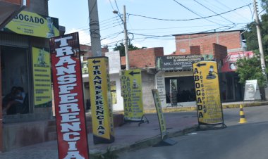 Abogados infractores obstruyen espacios públicos en Tarija