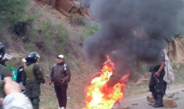 Levantan bloqueo en la Ruta 11 tras diálogo entre bloqueadores y autoridades policiales.