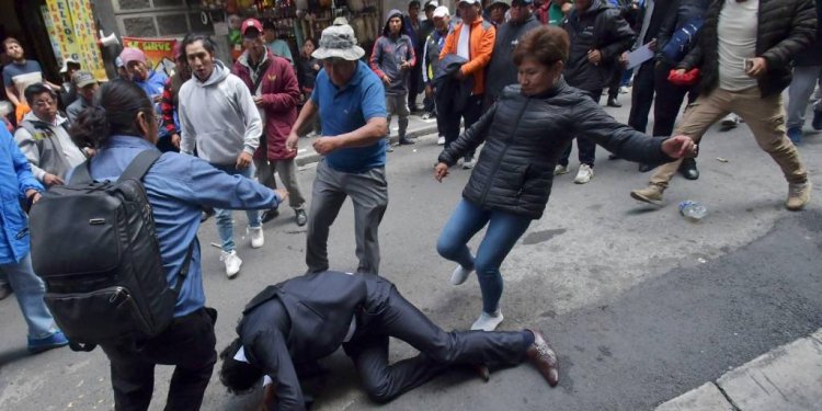 Tensión y enfrentamientos en La Paz durante la reunión legislativa sobre elecciones judiciales