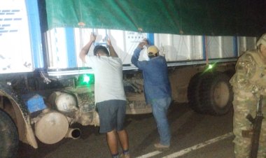 El Comando Estratégico Operacional CEO comisó esta madrugada dos camiones con cigarrillos