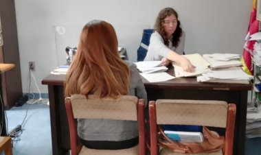 Reincorporan a trabajadora de una cerámica tras ser despedida injustamente.