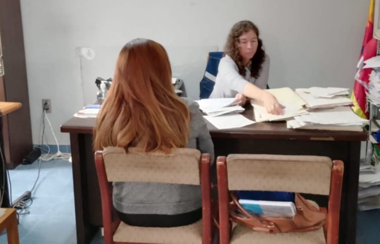 Reincorporan a trabajadora de una cerámica tras ser despedida injustamente.