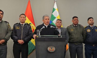 Ministro de Defensa instruye severa investigación militar del golpe fallido y recomienda a la población retomar la normalidad