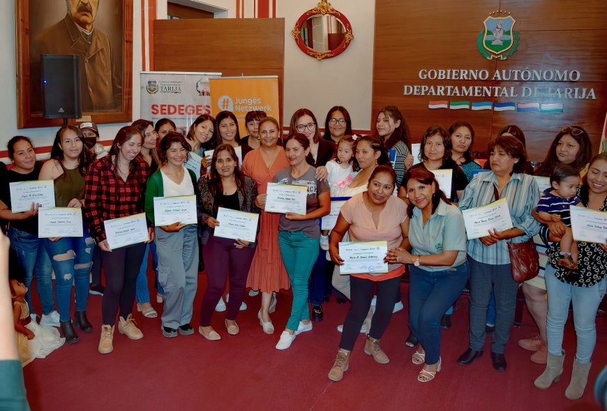 Gobierno de Tarija firma acuerdo para empoderar a mujeres mediante la educación financiera