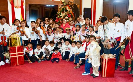 Tarija da inicio a la temporada navideña con luces, tradición y solidaridad.