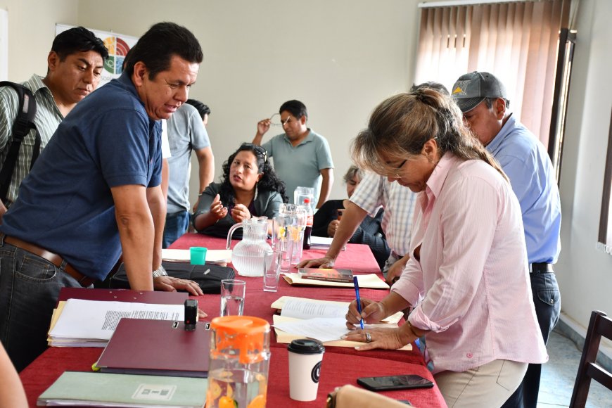 La gobernación y los trabajadores en Salud de Tarija acordaron buscar soluciones al conflicto