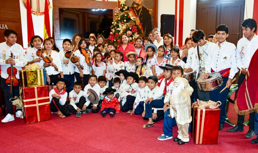 Tarija da inicio a la temporada navideña con luces, tradición y solidaridad.