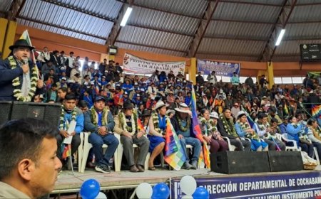 Evo encomienda a Andrónico encabezar su campaña y afirma que "no hay plan B" sobre su candidatura