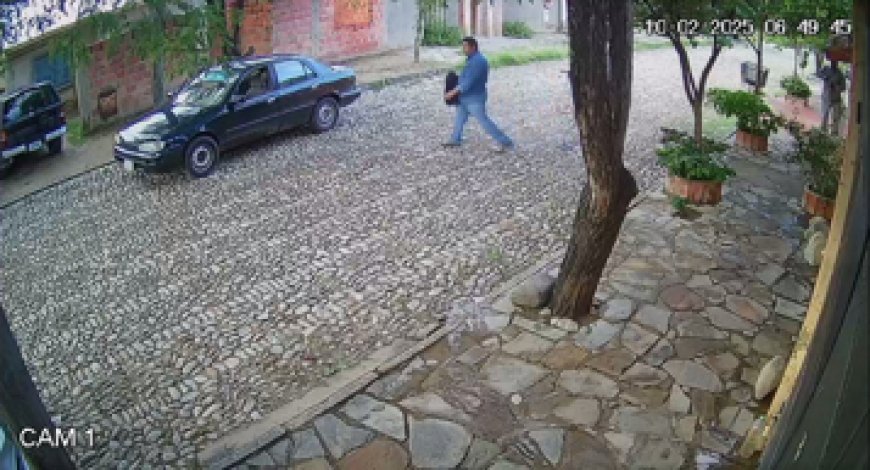 Un Taxista robó a su pasajero cuando este bajó a cambiar su billete en una tienda para pagar el pasaje.
