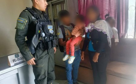 La Policía Entregó A Su Familia A Una Menor Extraviada en el Barrio Juan Pablo II.