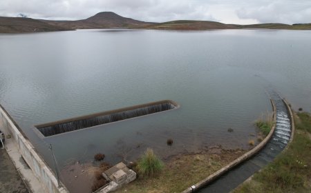 Luego de 5 años rebalsa por primera vez la Represa Huacata