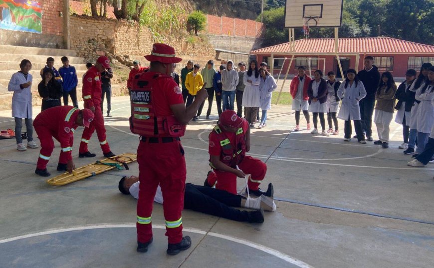 Estudiantes de San Lorenzo reciben capacitación en primeros auxilios y prevención de emergencias