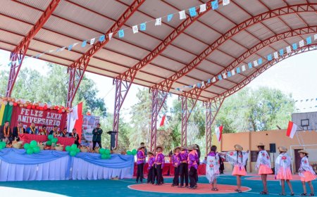 Gobernador Oscar Montes entregó tinglado a la Unidad Educativa San Juan en su 80 aniversario.