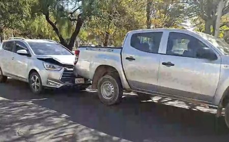 Choque en plena Avenida Jaime Paz genera caos vehicular: conductores huyen al ver cámaras de prensa.