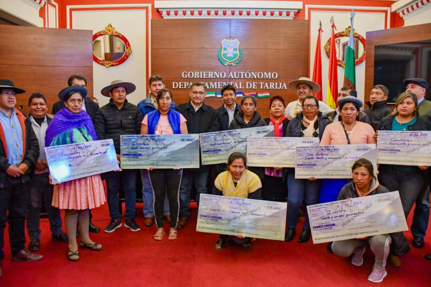 La Gobernación de Tarija entregó cheques del PROSOL 2025, beneficiando a 1.786 familias productoras.
