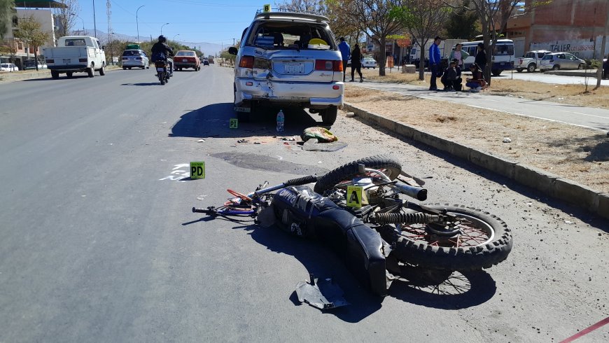 Motociclista resulta gravemente herido tras colisionar con un miniván en Tarija.