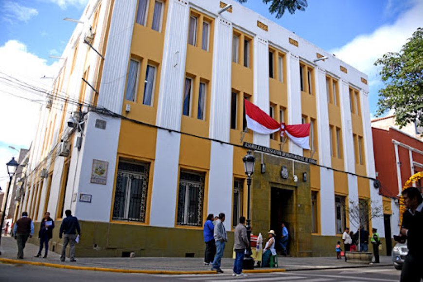 La Asamblea Departamental de Tarija, aprueba una ley que reduce de 30 a 17 asambleístas.