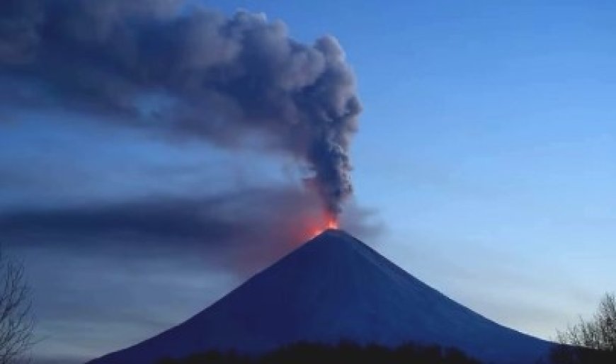 Hace erupción el volcán Klyuchevskoy en Rusia tras potente sismo de magnitud 8,8