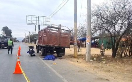 Motociclista pierde la vida tras impactar contra un camión detenido en la ruta Tarija - San Lorenzo.