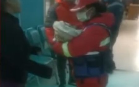 Héroe de cuatro patas salva la vida de una recién nacida abandonada en medio de la basura en El Alto.