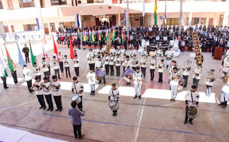 Gobernación de Tarija entrega de instrumentos musicales a la Unidad Educativa Avelina Raña 2