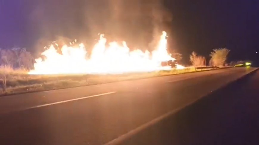 Camión cisterna colisiona y se incendia en la carretera Santa Cruz – Cochabamba