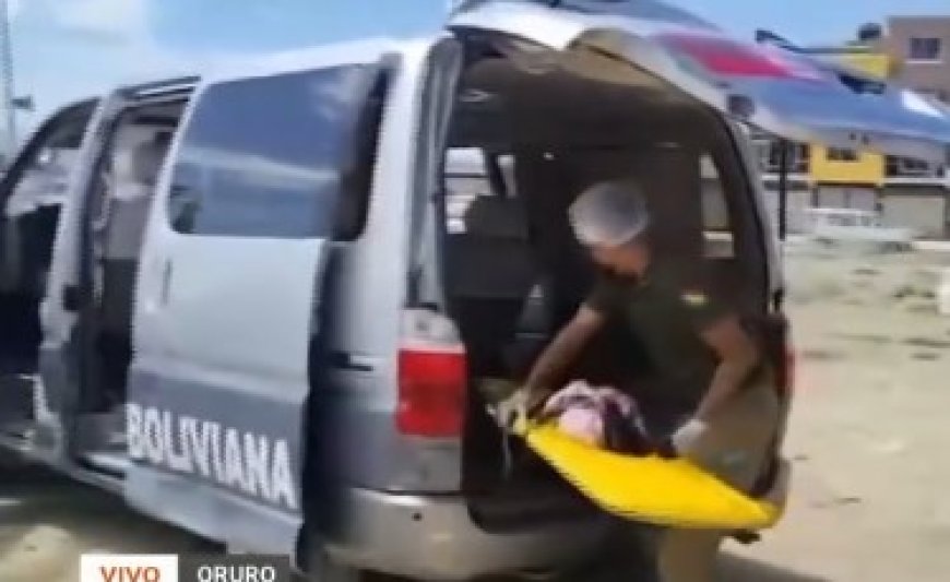 Hallan el cuerpo de una bebé dentro de una caja en Oruro con una nota que decía 'Que en paz descanse'
