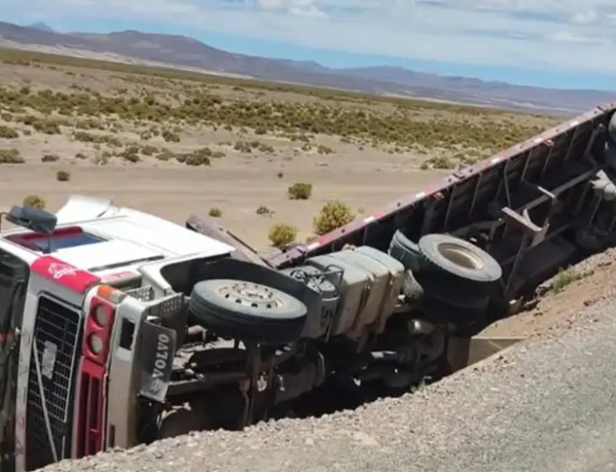 Conductor Muere Aplastado Por Su Propio Camión En La Ruta Uyuni–Aloja