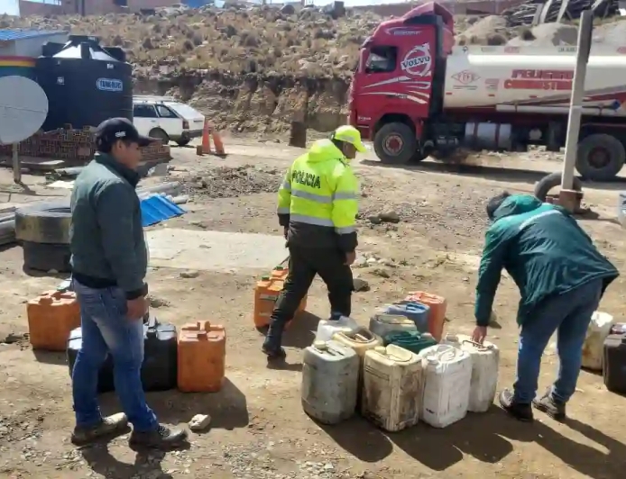 Operativo De La Anh En La Carretera Potosí–Tarija Permitió Incautar 440 Litros De Diésel